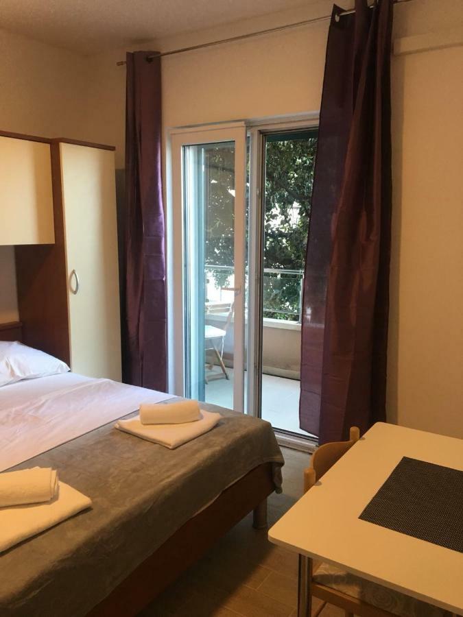 Laurier Rooms&apartments * Celina