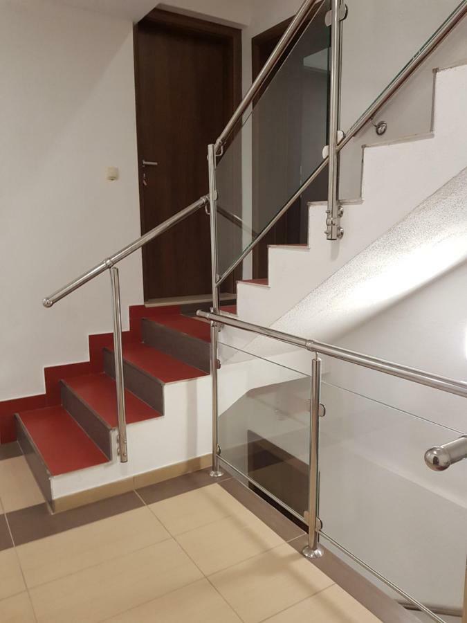 Laurier Rooms&apartments * Celina